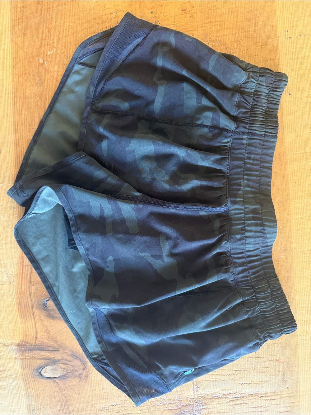 Women’s LuLuLemon Hotty Hot short 2”